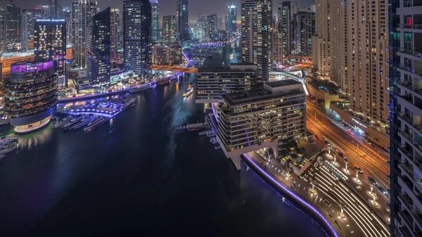 Dubai Marinasına Giden Hava Manzaralı Gökdelenler Kanalın Etrafındaki Jbr Kuleleri — Stok fotoğraf