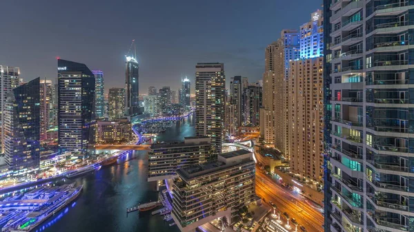 Letecký Pohled Dubajský Přístav Osvětlovaly Mrakodrapy Kolem Kanálu Plovoucími Jachtami — Stock fotografie
