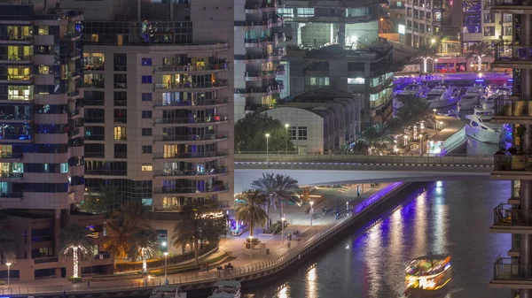 Dubai Yachthafen Beleuchtete Promenade Wasser Entlang Kanal Antenne Nacht Zeitraffer — Stockfoto