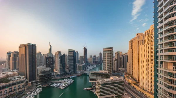 Luchtfoto Panoramisch Uitzicht Dubai Jachthaven Wolkenkrabbers Rond Kanaal Met Drijvende — Stockfoto