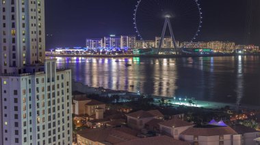 Bluewater adası, modern mimari ve dönme dolap hava gece zaman ayarlı. Dubai marinası ve JBR plajı yakınlarındaki yeni boş zaman ve yerleşim alanı