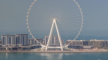 Bluewater Adası, modern mimari ve dönme dolap hava zaman ayarlı. Dubai marinası ve JBR bölgesi yakınlarında yeni boş zaman ve yerleşim alanı.