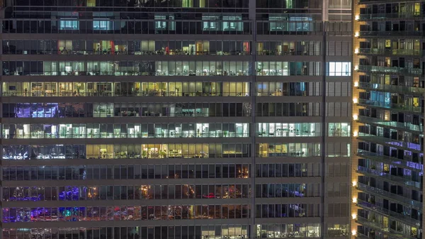Okna Biurowców Nocy Timelapse Światło Okien Wieżowców Wieczorny Krajobraz Miasta — Zdjęcie stockowe