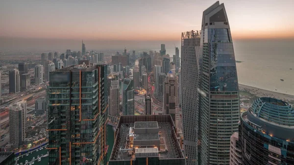 Skyline Panorámás Kilátás Dubai Marina Mutatja Csatorna Körül Megvilágított Felhőkarcolók — Stock Fotó