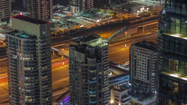 Dubai Jachthaven Verlichte Torens Met Verkeer Sheikh Zayed Weg Buurt — Stockfoto