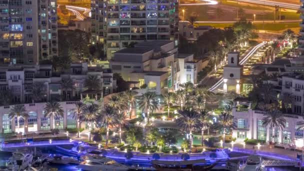 Schilderachtige fontein op Dubai Marina promenade antenne de hele nacht timelapse — Stockvideo