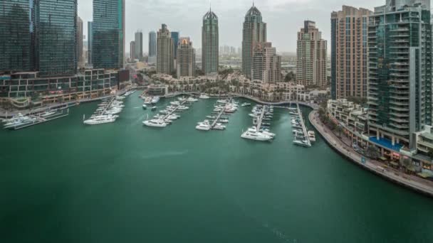 Luksusowy zatoka jachtowa w mieście anteny dzień do nocy timelapse w Dubai Marina — Wideo stockowe