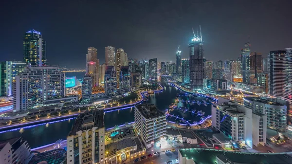 Dubai Marina Panorama Mit Yachten Hafen Geparkt Und Beleuchteten Wolkenkratzern — Stockfoto