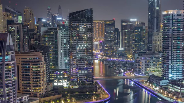 Dubai Marina Com Vários Barcos Iates Estacionados Porto Arranha Céus — Fotografia de Stock