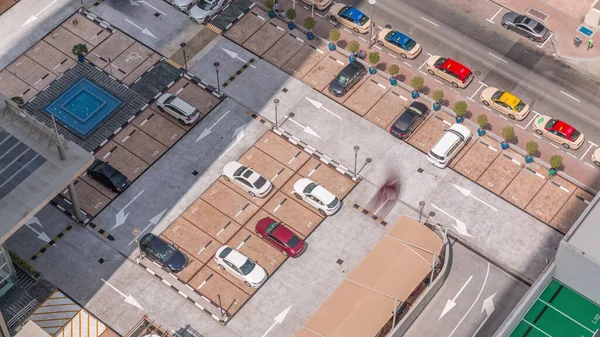 Vista Aérea Carro Lotado Estacionamento Perto Edifícios Apartamentos Timelapse Durante — Fotografia de Stock