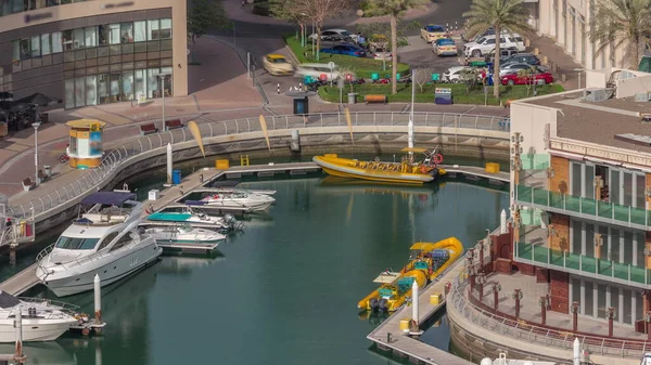 Uferpromenade Mit Palmen Dubai Marina Zeitraffer Yachten Und Boote Treiben — Stockfoto