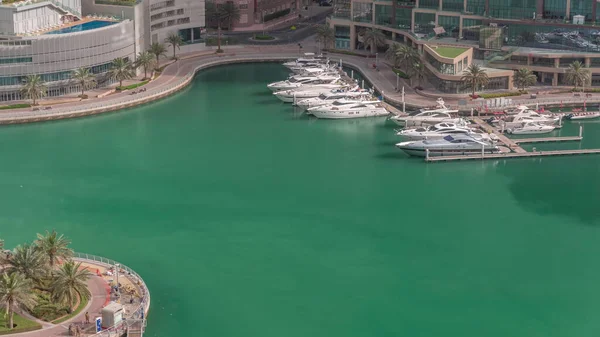 Lungomare Con Palme Dubai Marina Timelapse Aerea Barche Yacht Galleggianti — Foto Stock
