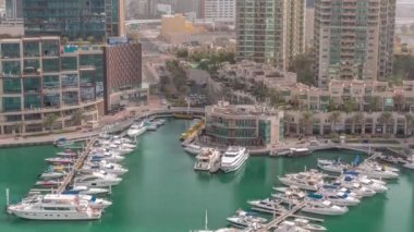 Lüks tekne ve yatlar Dubai limanına yanaştı..