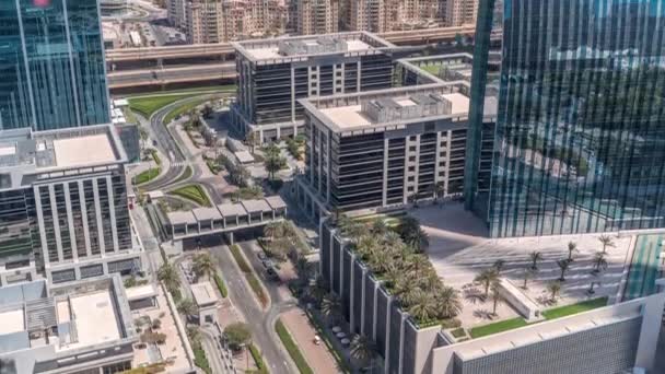 Panorama udara di Downtown Dubai dengan pusat perbelanjaan dan lalu lintas di jalan timelapse dari atas, UEA — Stok Video