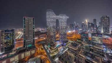 Fütürist Dubai Şehir Merkezi ve Finans Bölgesi Ufuk Çizgisi Hava Gecesi Zaman Çizelgesi.