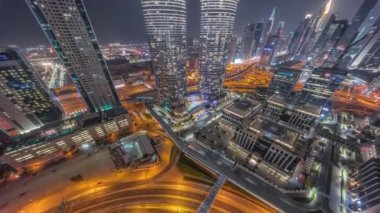 Fütürist Dubai Şehir Merkezi ve Finans Bölgesi Ufuk Çizgisi Hava Gecesi Zaman Çizelgesi.