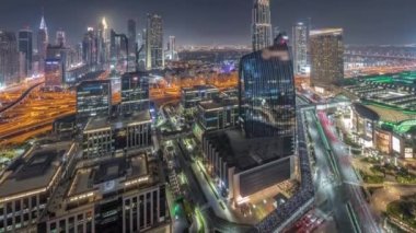 Fütürist Dubai Şehir Merkezi ve Finans Bölgesi Ufuk Çizgisi Hava Gecesi Zaman Çizelgesi.