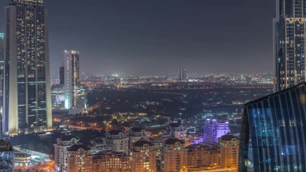 Vista aérea de casas em Deira e Dubai riacho distrito com edifícios antigos e modernos típicos noite timelapse. — Vídeo de Stock