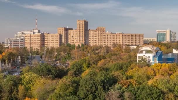 Повітряний панорамний вид на національне місто в саду Шевченка. — стокове відео