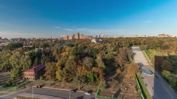 Vista panoramica aerea su una scala con fontane nel timelapse Giardino Shevchenko — Video Stock