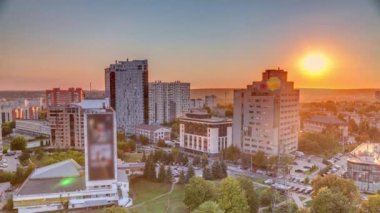 Kharkiv şehir panoraması gün batımında. Ukrayna.
