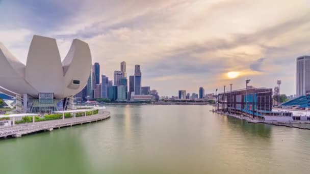 Art Science museum timelapse and skyscrapers skyline city of Singapore. — Wideo stockowe