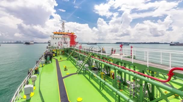 Dek hijau kapal tanker di bawah langit biru tiLapse — Stok Video