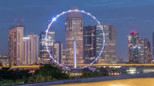 Panoramę Singapuru z słynnego nocnego Singapur promy koła do dnia timelapse — Wideo stockowe