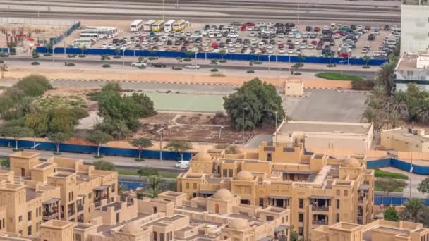 Aerial view of a parking lot with many cars behind a blue fence timelapse — Vídeo de stock