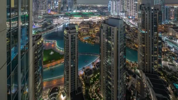 Vista panorámica aérea de un gran timelapse nocturno futurista de la ciudad. Bahía de negocios y centro — Vídeo de stock