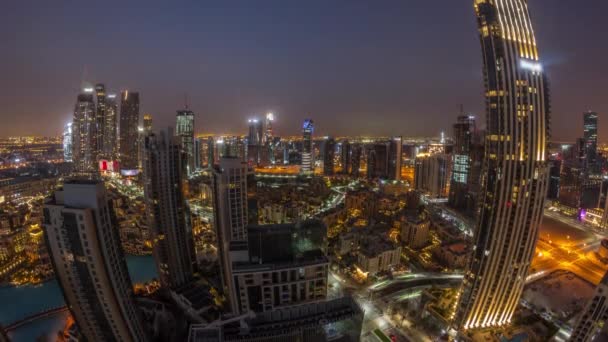 Panorama aéreo de una gran ciudad futurista noche a día timelapse. Bahía de negocios y centro — Vídeos de Stock