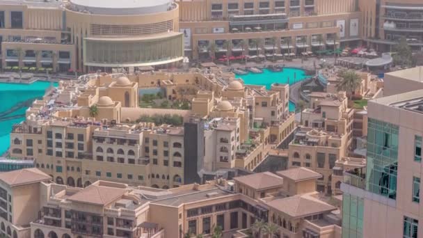 Dubai centrum met fonteinen en moderne futuristische architectuur luchtfoto timelapse — Stockvideo