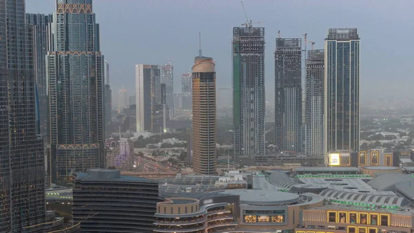 Dubai Şehir Merkezinde Fıskiyelerin Yanında Modern Fütüristik Mimari Hava Gününden — Stok fotoğraf
