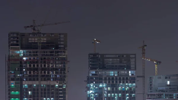 Высокие Строящиеся Здания Краны Центре Города Ночам Прогресс Строительной Площадке — стоковое фото