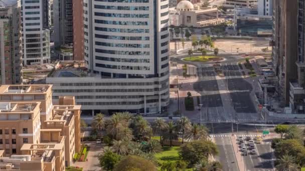 Skyskrapor i Barsha Heights distrikt och låga byggnader i gröna distriktet antenn timelapse. Dubais skyline — Stockvideo