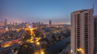 Barsha Heights bölgesindeki gökdelenler ve Greenens bölgesindeki düşük katlı binalar gece gündüz hava durumu.