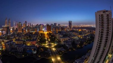 Barsha Heights bölgesindeki gökdelenler ve Greenens bölgesindeki düşük katlı binalar gece gündüz hava durumu.