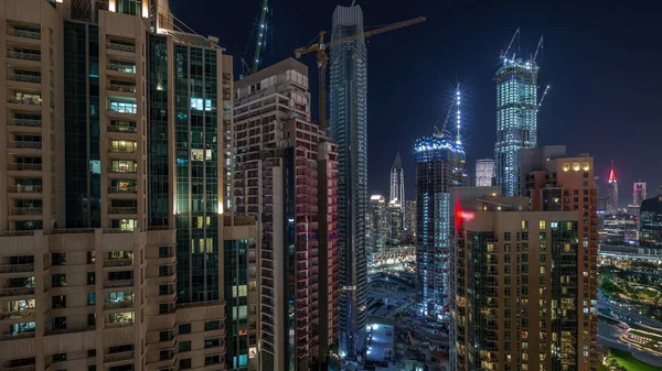 Felhőkarcolók Éjszakai Időzítésén Dolgozó Daruk Városi Városkép Toronyházak Építési Tevékenység — Stock Fotó