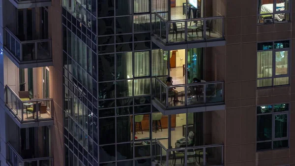 Vista Nocturna Las Ventanas Panorámicas Brillantes Timelapse Edificio Apartamentos Rascacielos —  Fotos de Stock