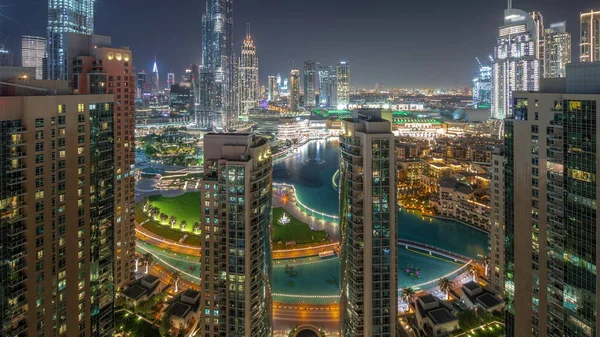 Dubai Şehir Merkezi Göl Anteninin Etrafındaki Yüksek Gökdelenlerle Tüm Gece — Stok fotoğraf
