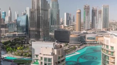 Dubai şehir merkezi. Hava zaman çizelgesi etrafında en yüksek gökdelenler var..