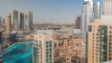 Dubai şehir merkezindeki binaların gökyüzü zaman çizelgesi.