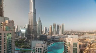 Dubai şehir merkezi. Hava zaman çizelgesi etrafında en yüksek gökdelenler var..