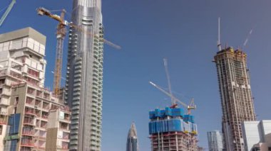 Turnalar yeni gökdelenlerin zaman çizelgesini oluşturan büyük çaplı soyutlama sahaları üzerinde çalışıyorlar