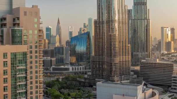 Dubai Downtown paisaje urbano con rascacielos más altos alrededor de timelapse aéreo. — Vídeos de Stock