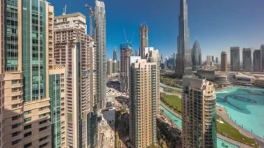 Dubai şehir merkezi. Hava zaman çizelgesi etrafında en yüksek gökdelenler var..