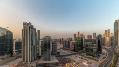 Dubai İş Körfezi gökdelenleri, su kanalı hava zaman ayarlı..