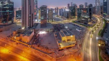 Dubai İş Körfezi gökdelenleri, su kanalları, gece gündüz....