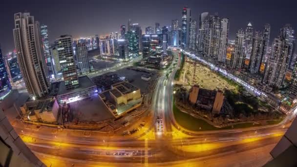 Panorama da Bay Avenue com torres modernas desenvolvimento residencial em Business Bay cronologia da noite aérea, Dubai — Vídeo de Stock