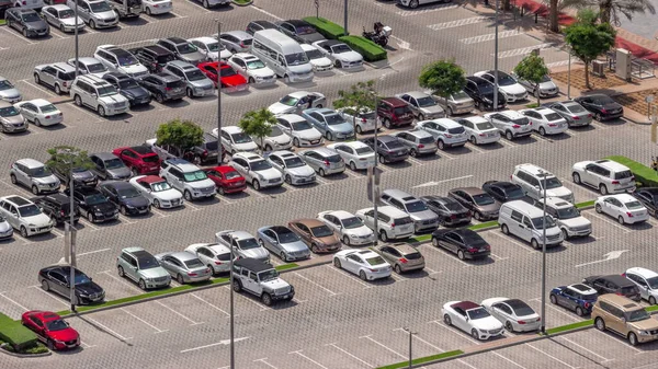 Luftaufnahme Von Parkplätzen Des Geschäftszentrums Einkaufszentrum Supermarkt Mit Autos Und — Stockfoto